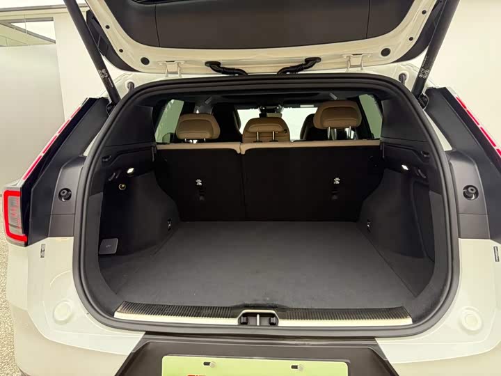 Volvo XC70 Hybrid, 2026 — фото 6 из 9