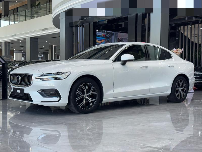 Volvo S60, 2023 — купить в Перми под ключ