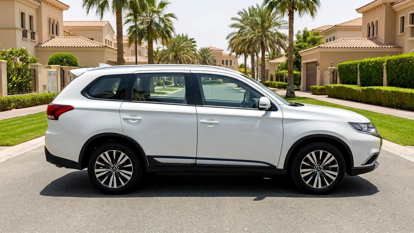 Mitsubishi Outlander, 2023 — фото 5 из 10