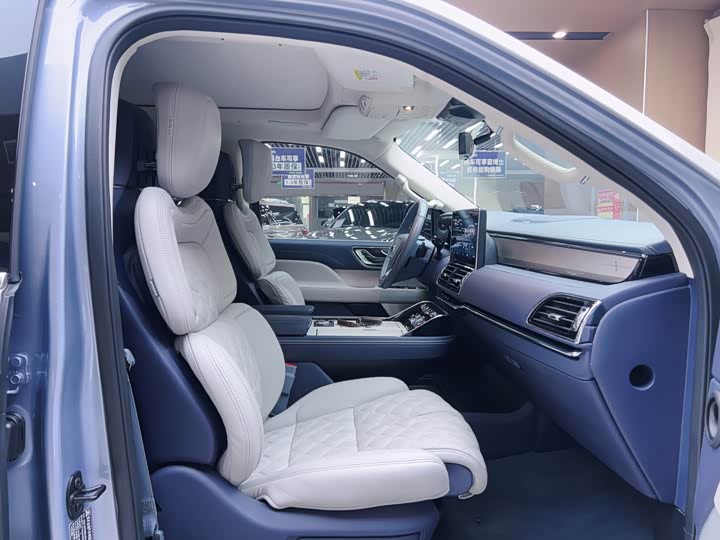 Lincoln Navigator One, 2022 — фото 4 из 9