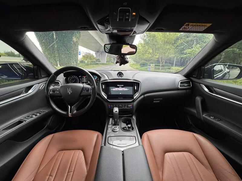 Maserati Ghibli, 2023 — фото 7 из 10