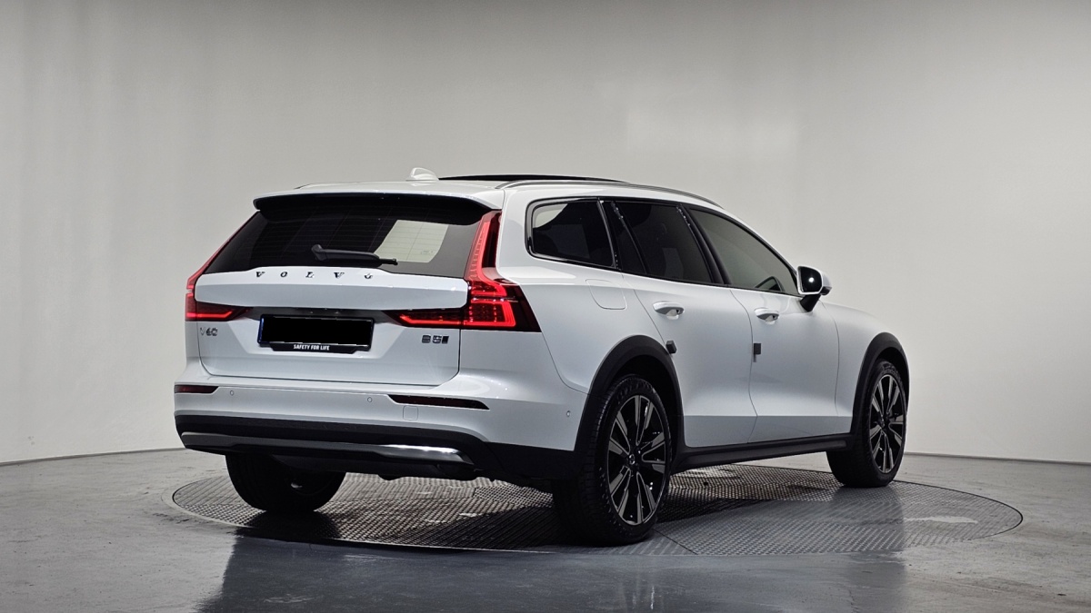 Volvo V60, 2024 — фото 2 из 12