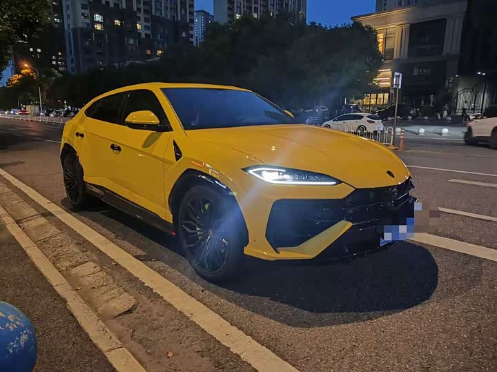 Lamborghini Urus SE, 2026 — фото 4 из 9