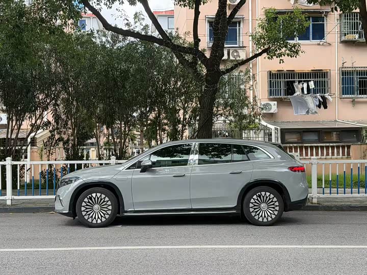 Mercedes-Benz Maybach EQS SUV, 2025 — фото 3 из 9
