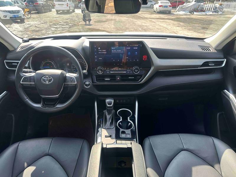 Toyota Highlander, 2023 — фото 8 из 12