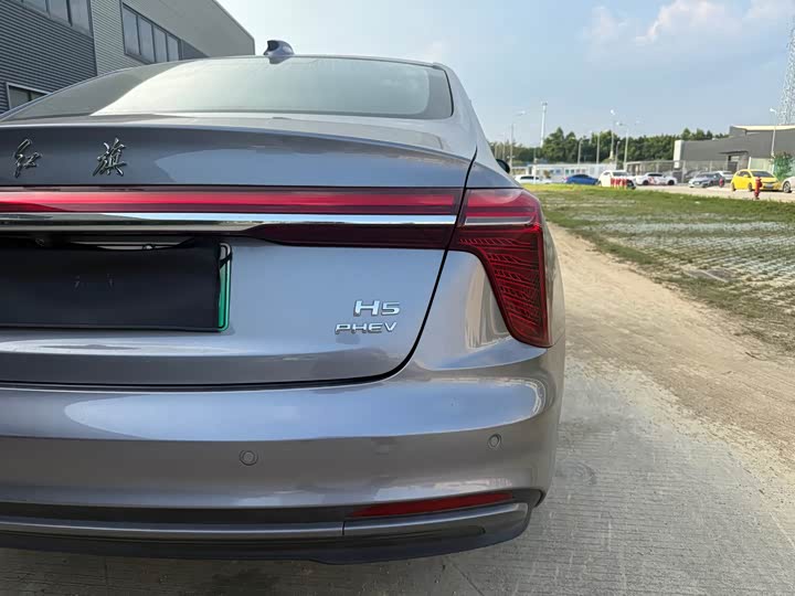 Hongqi H5 Hybrid, 2025 — фото 5 из 9