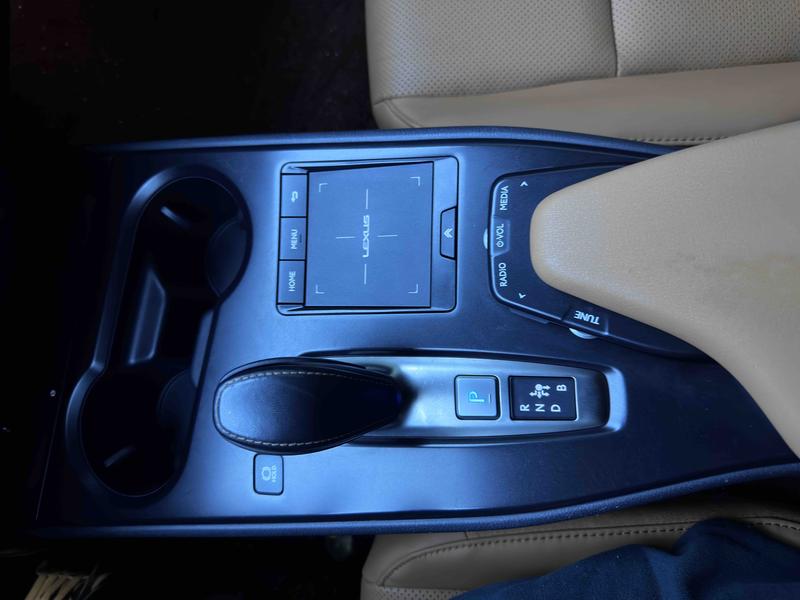 Lexus UX Hybrid, 2022 — фото 11 из 12