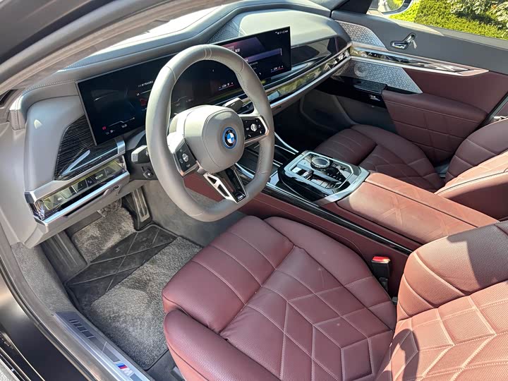 BMW i7, 2025 — фото 7 из 9