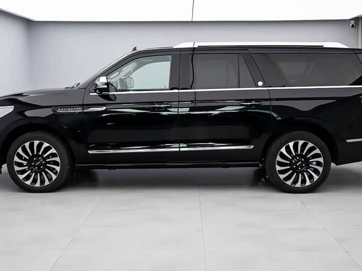Lincoln Navigator, 2026 — фото 3 из 9