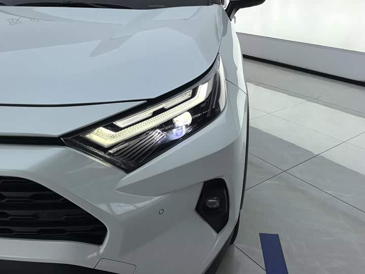 Toyota RAV4, 2023 — фото 5 из 9