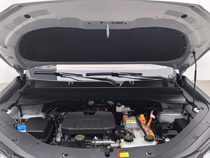Wuling Starlight 560 Hybrid/EV, 2025 — фото 6 из 9