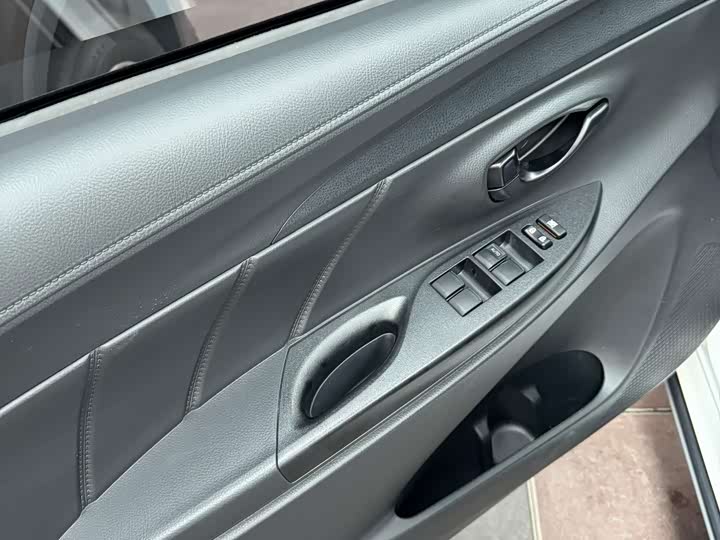 Toyota Yaris L Hatchback, 2022 — фото 9 из 9