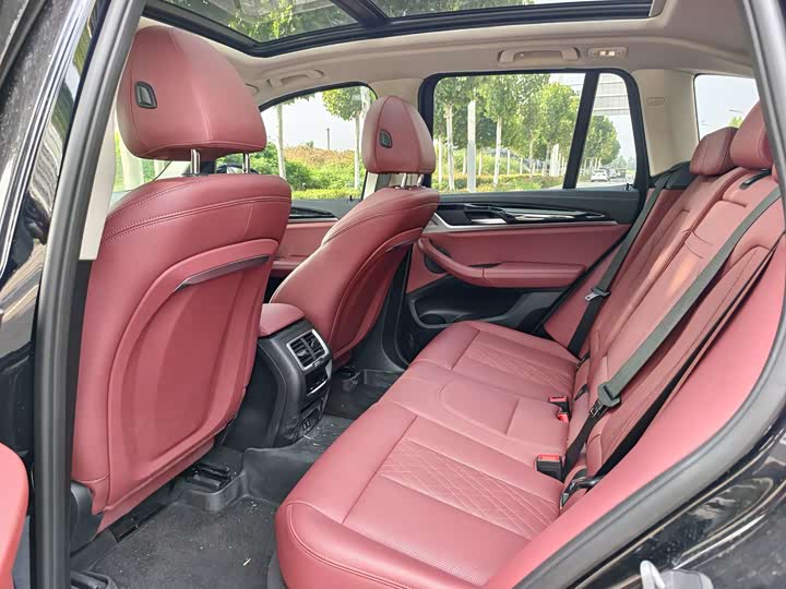 BMW iX3, 2025 — фото 6 из 9