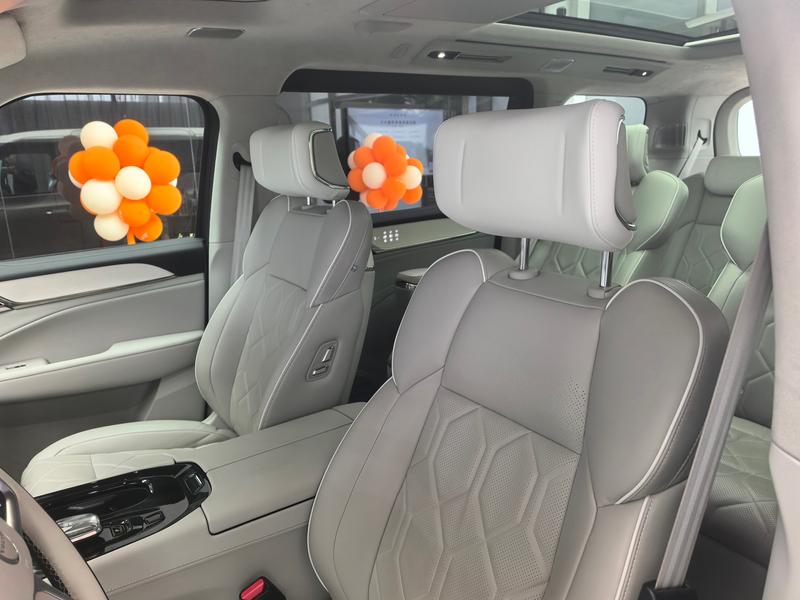 Volvo EM90, 2023 — фото 11 из 12