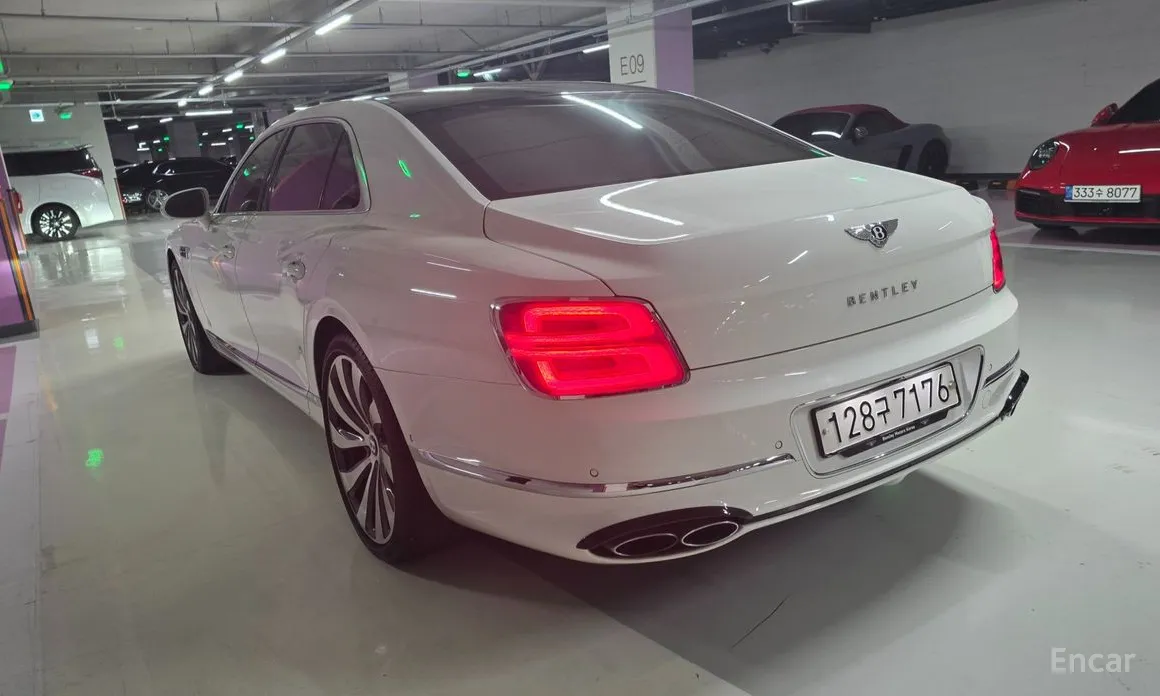 Bentley Flying Spur, 2022 — фото 5 из 12