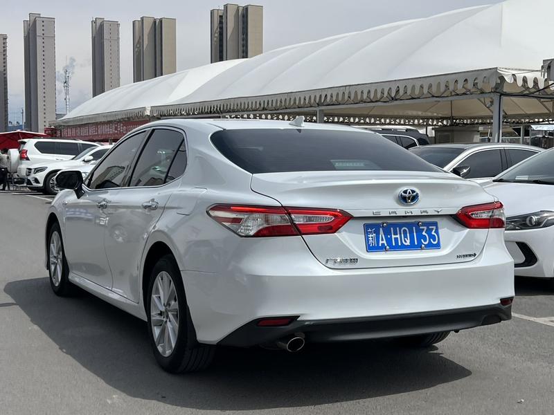 Toyota Camry, 2022 — фото 4 из 10