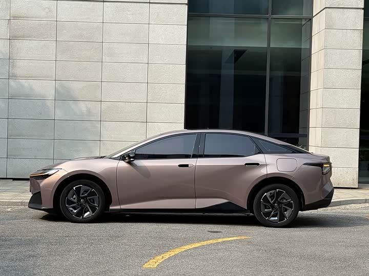 Toyota bZ3, 2023 — фото 4 из 9