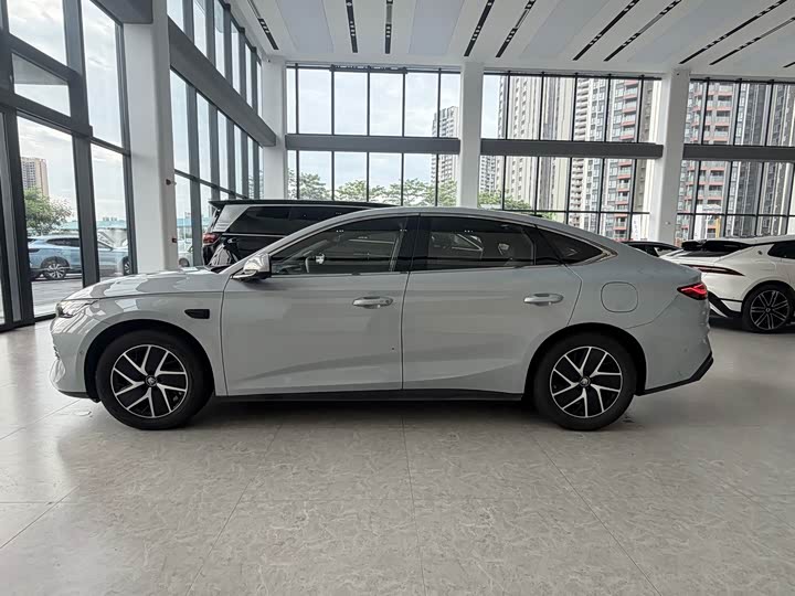 BYD Qin L, 2024 — фото 3 из 9