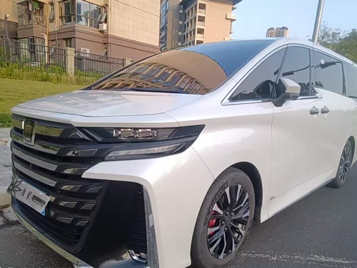 Toyota Vellfire, 2025 — купить в Перми под ключ