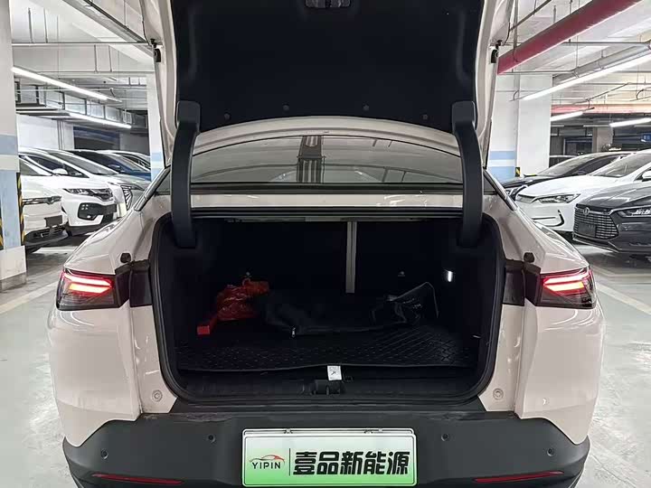 BAIC Arcfox Alpha S5, 2024 — фото 8 из 9