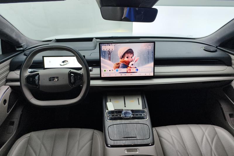 Geely Galaxy Starshine 8 EM-i, 2025 — фото 9 из 12