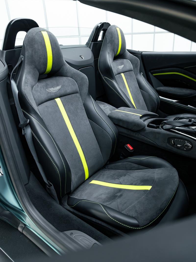 Aston Martin V8 Vantage, 2022 — фото 11 из 12
