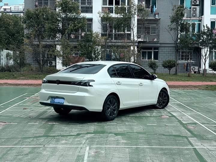Peugeot 408, 2022 — фото 7 из 9