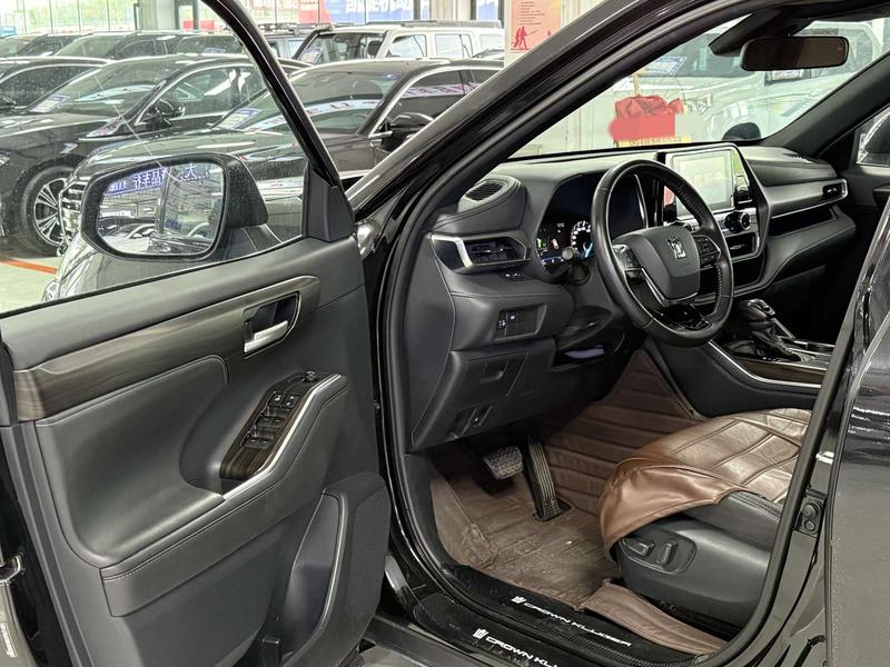 Toyota Crown Kluger, 2022 — фото 9 из 11