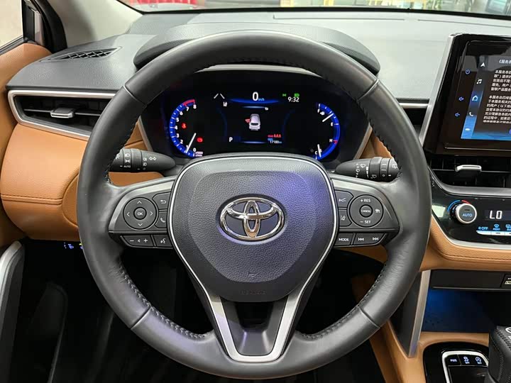 Toyota Corolla Cross, 2022 — фото 3 из 9