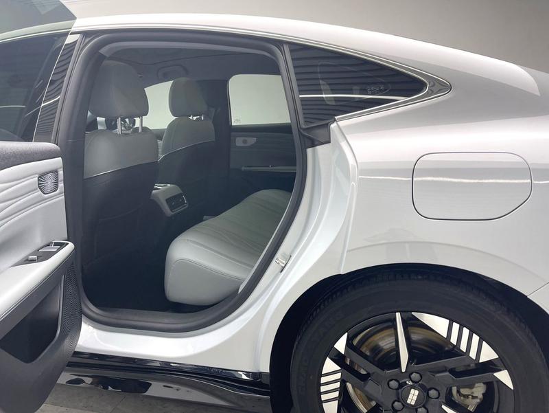 Geely Galaxy E8, 2024 — фото 10 из 11