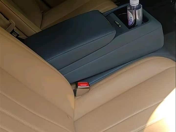Bentley Flying Spur, 2024 — фото 8 из 9