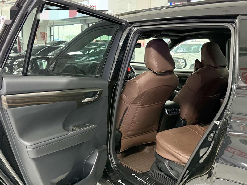 Toyota Crown Kluger, 2022 — фото 10 из 11
