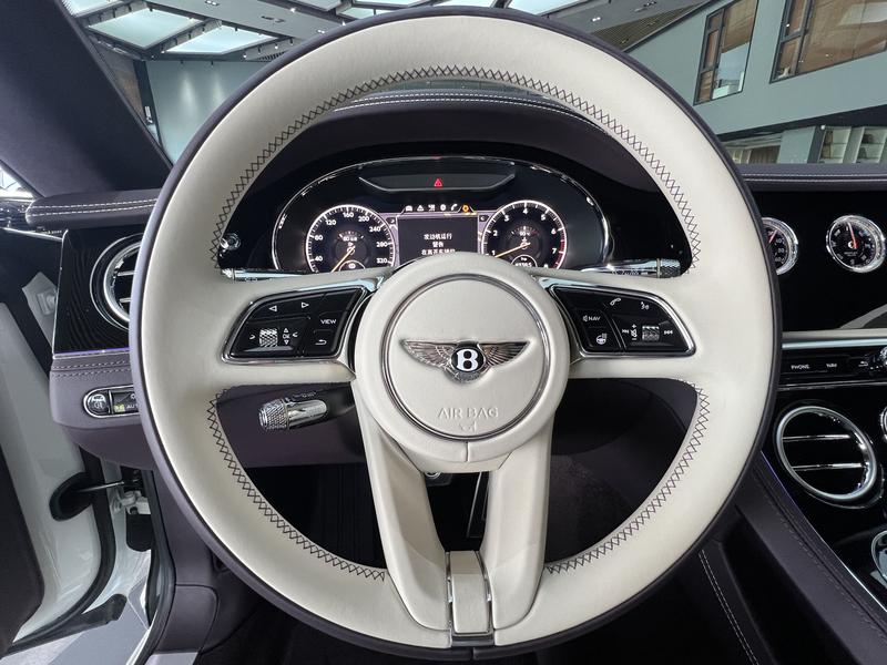 Bentley Continental GT, 2025 — фото 8 из 12