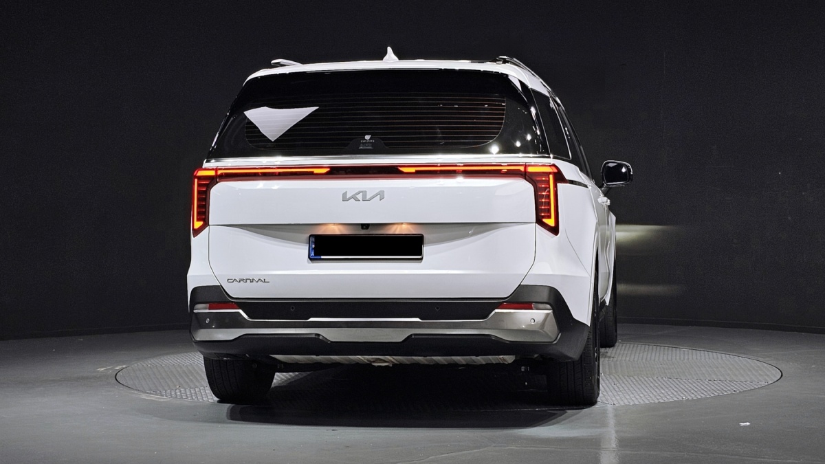 Kia Carnival, 2023 — фото 4 из 12