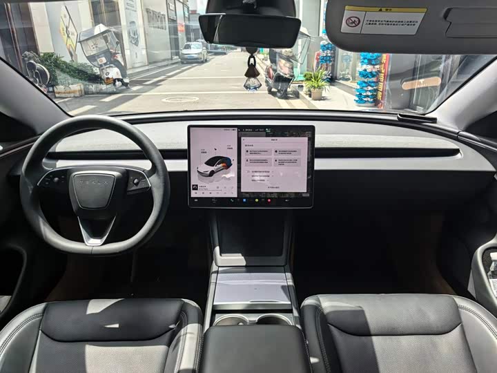 Tesla Model 3, 2025 — фото 5 из 9