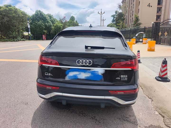 Audi Q5L Sportback, 2022 — фото 4 из 9