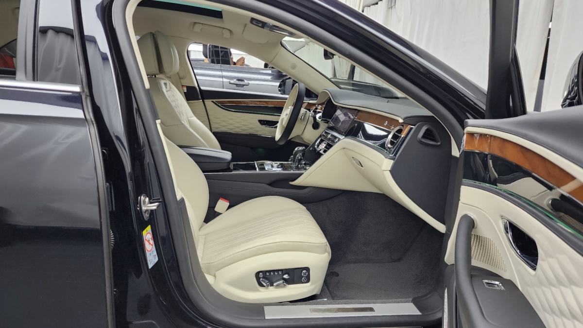 Bentley Flying Spur, 2022 — фото 10 из 12