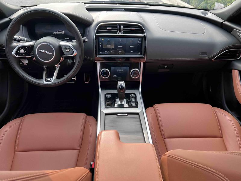 Jaguar XE L, 2023 — фото 5 из 9
