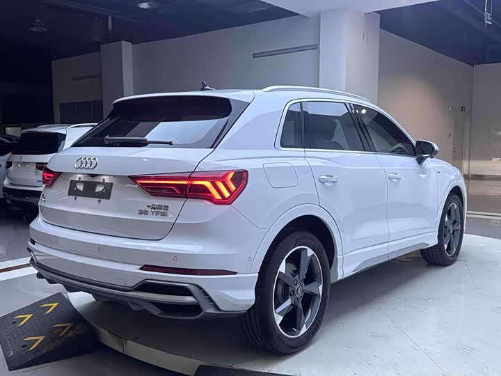 Audi Q3, 2023 — фото 6 из 9