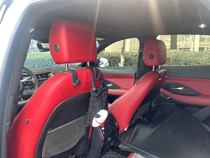 Jaguar E-Pace, 2023 — фото 4 из 9