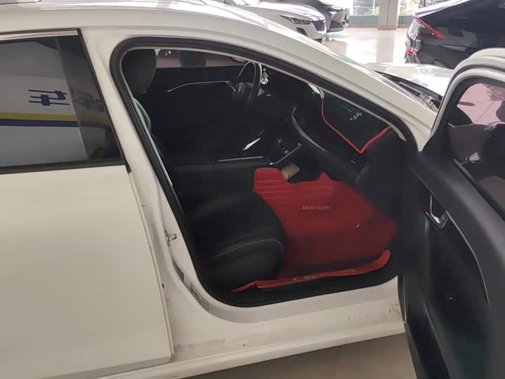 Bestune B70, 2022 — фото 8 из 9