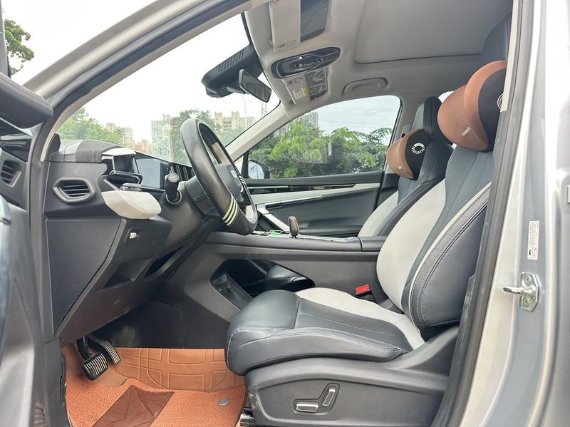 Geely Atlas L, 2025 — фото 8 из 10