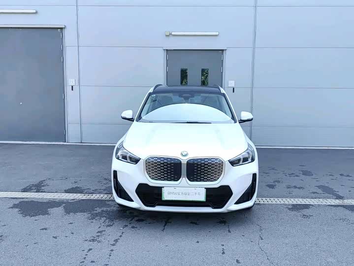 BMW iX1, 2025 — фото 2 из 7