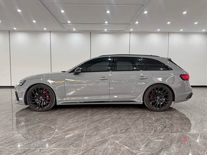 Audi RS 4, 2025 — фото 7 из 9