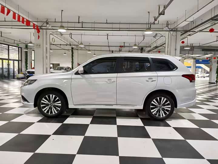 Mitsubishi Outlander, 2021 — фото 7 из 9