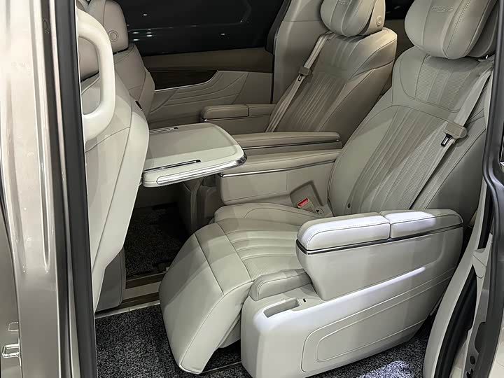 Roewe iMax 8, 2024 — фото 7 из 9