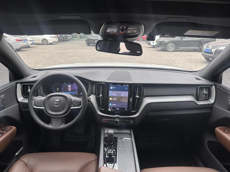 Volvo XC60, 2024 — фото 6 из 9