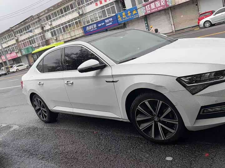 Skoda Superb, 2023 — фото 4 из 5