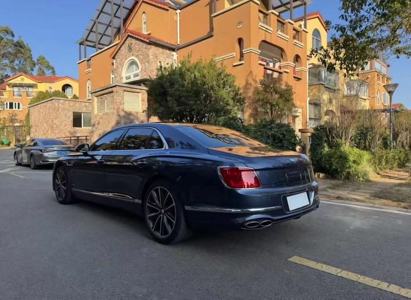Bentley Flying Spur, 2022 — фото 4 из 9