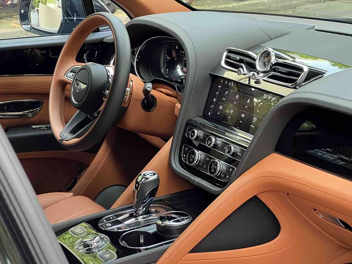 Bentley Bentayga, 2022 — фото 9 из 9